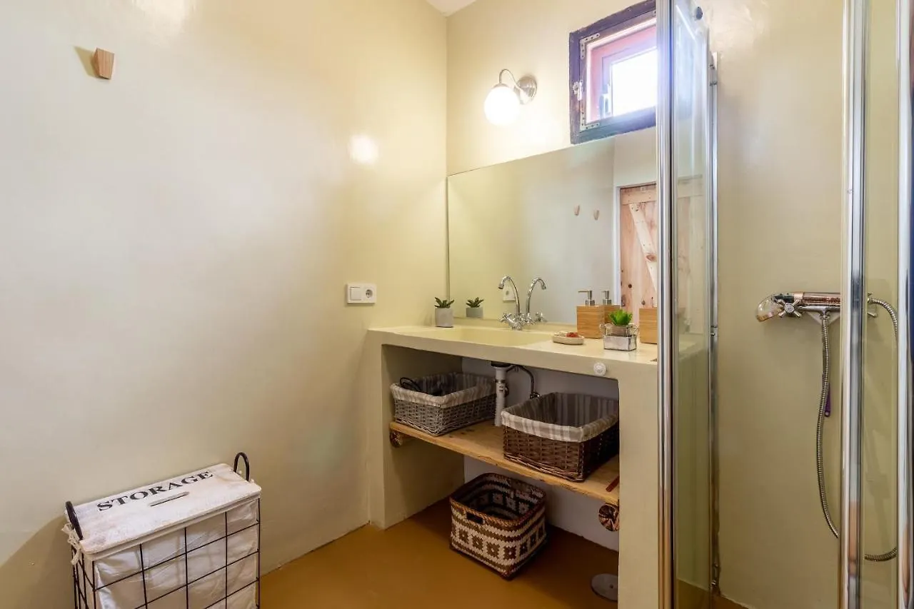 Santa Maria de Guia de Gran CanariaFlatguest Charming House + Pool + Terrace + Views别墅 西班牙